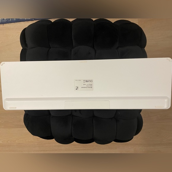 Rose gold wireless key board - Picture 3 of 3